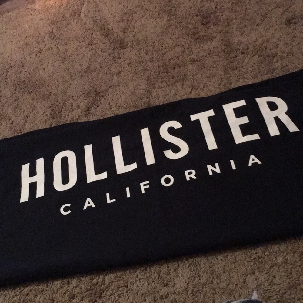 huge hollister blanket